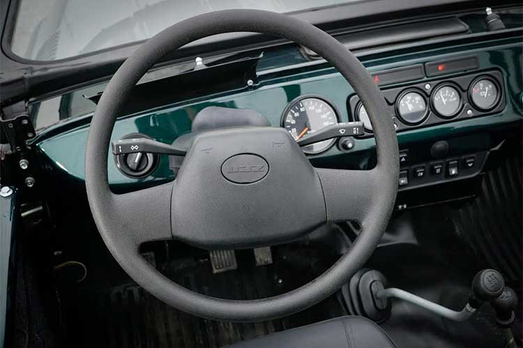 Xe Nga UAZ Hunter mui trần giá 565 triệu tại Hà Nội